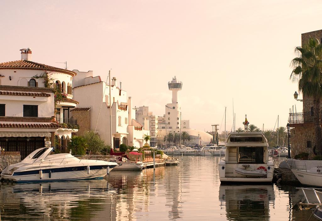 Apartaments Can Gibert Castello d'Empuries Bagian luar foto